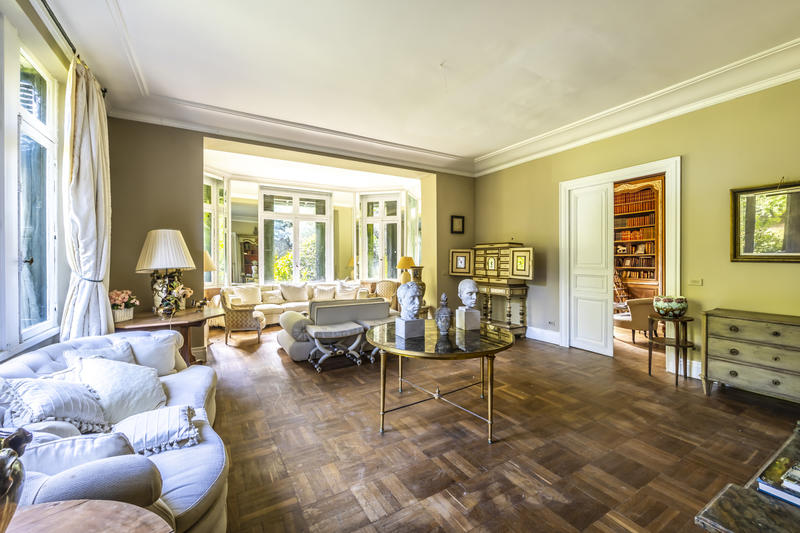 Propriété - 665 m² - 13 pièces