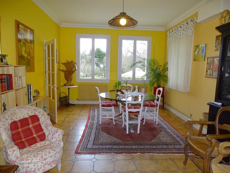 Maison - 196 m² - 7 pièces