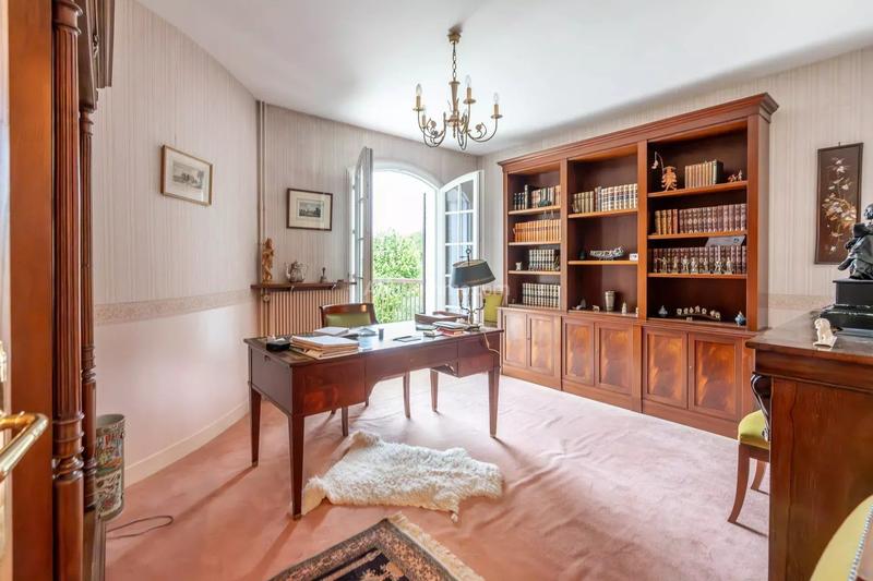 Maison - 210 m² - 9 pièces