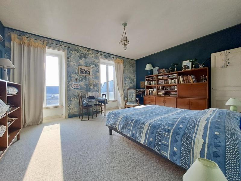 Maison - 374 m² - 16 pièces