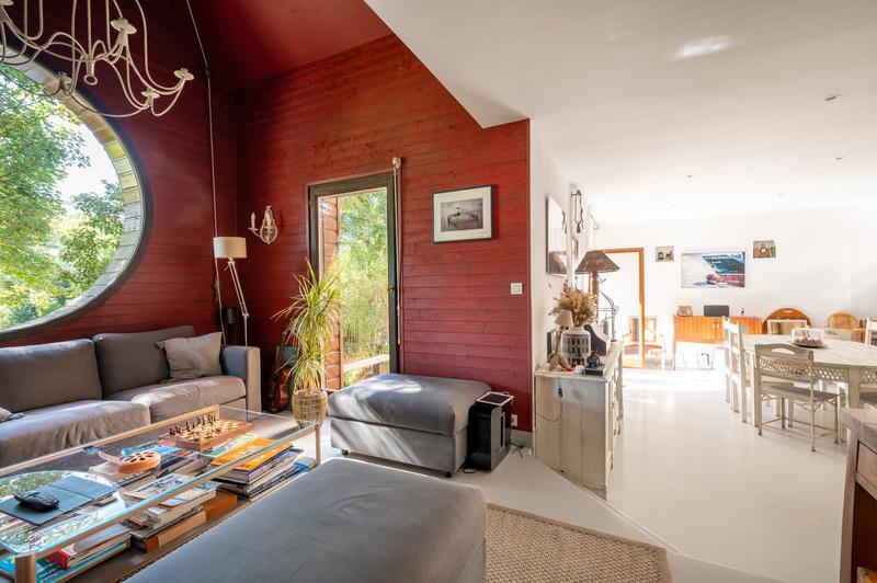 Maison - 300 m² - 9 pièces