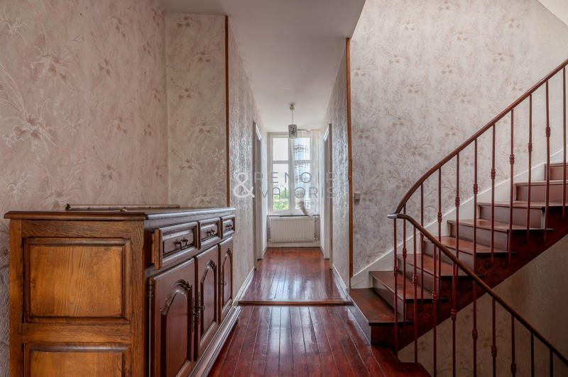 Maison - 239 m² - 8 pièces