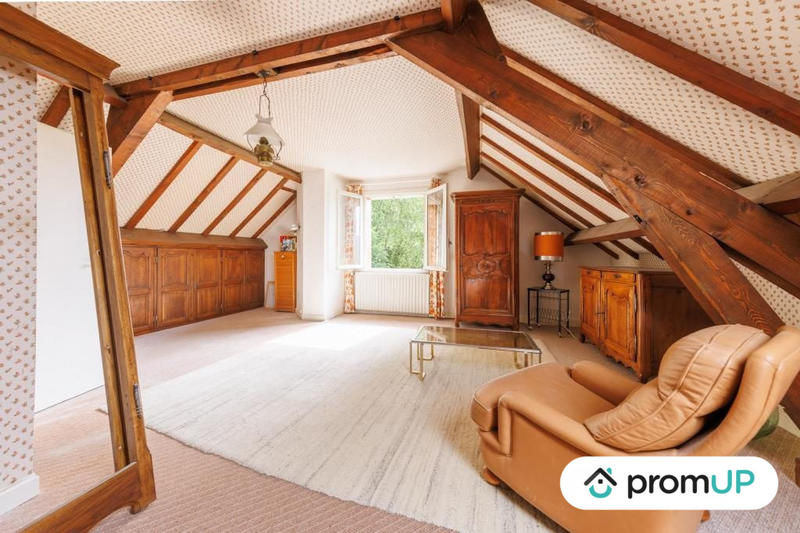 Maison traditionnelle - 223 m² - 12 pièces