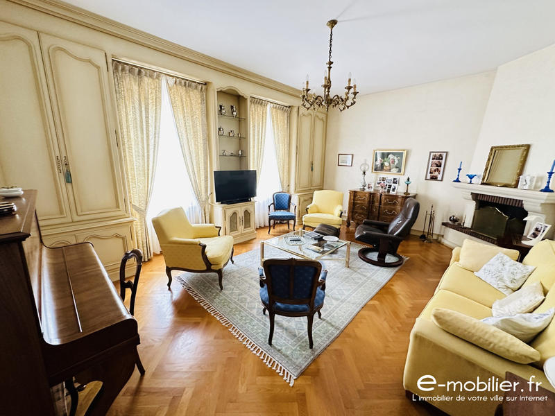 Maison - 215 m² - 8 pièces