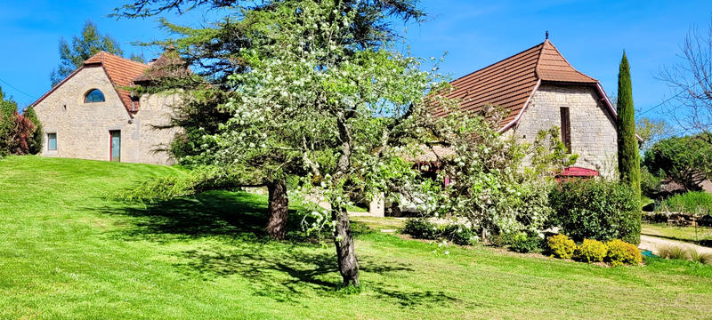 Maison - 234 m² - 10 pièces