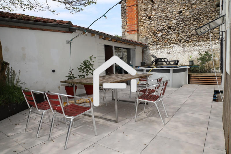 Maison de village - 230 m² - 6 pièces