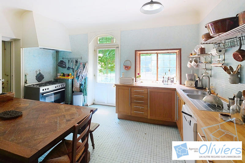 Maison - 413 m² - 11 pièces