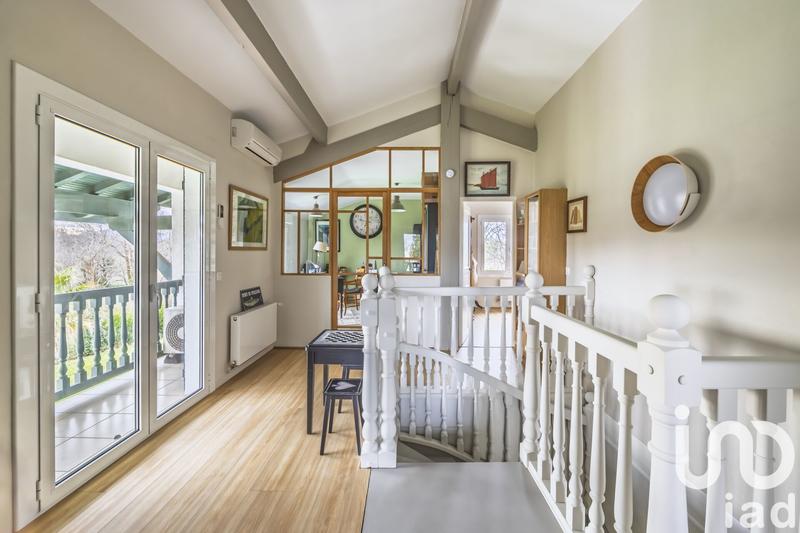 Maison - 228 m² - 8 pièces