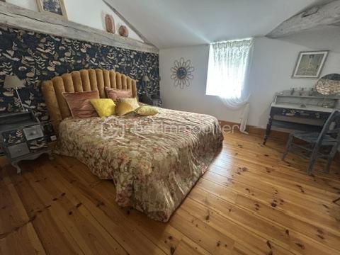 Propriété - 597 m² - 8 pièces