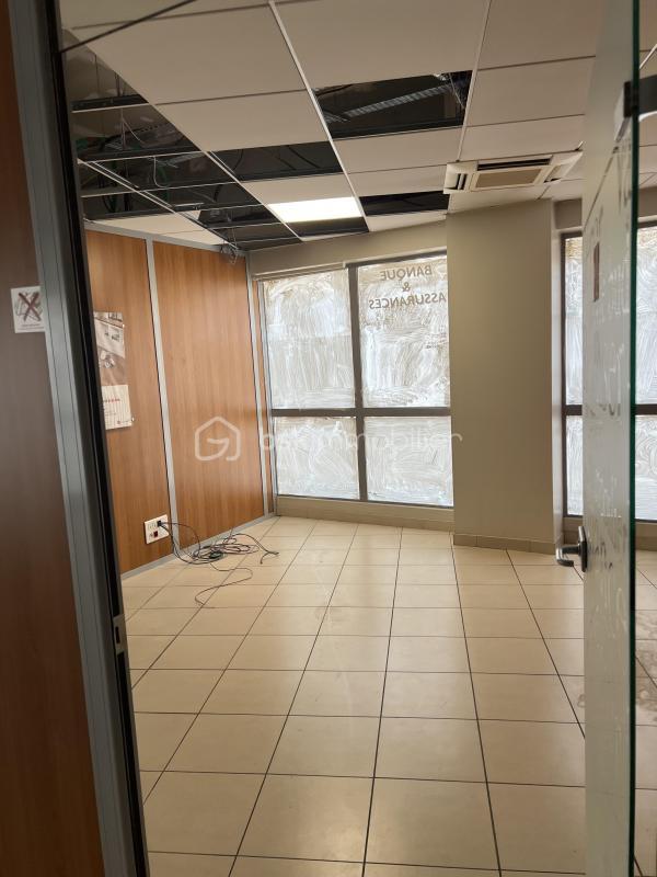 Local commercial - 150 m² - 5 pièces