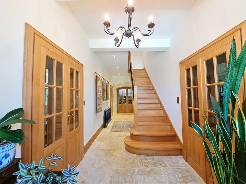 Maison - 432 m² - 10 pièces