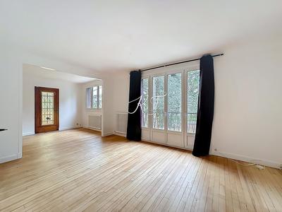 Maison - 230 m² - 10 pièces