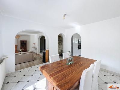 Maison - 184 m² - 7 pièces