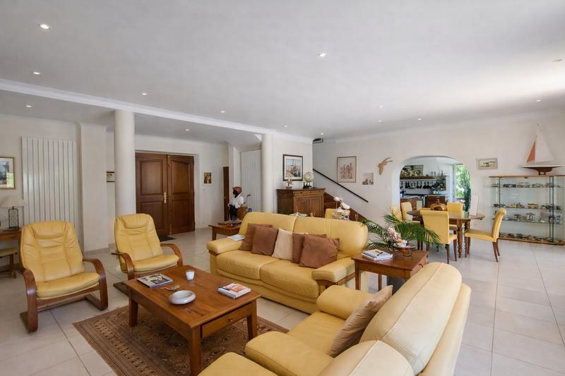 Villa - 285 m² - 6 pièces