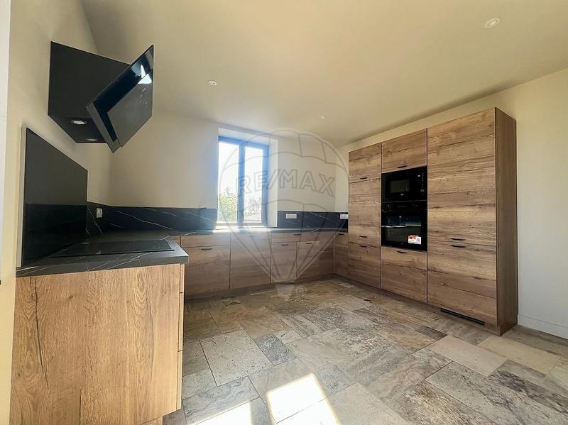 Maison - 180 m² - 6 pièces