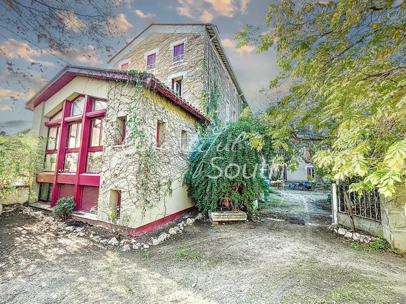 Propriété - 359 m² - 17 pièces