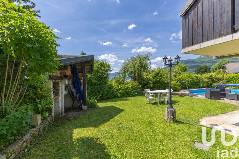 Maison - 222 m² - 8 pièces