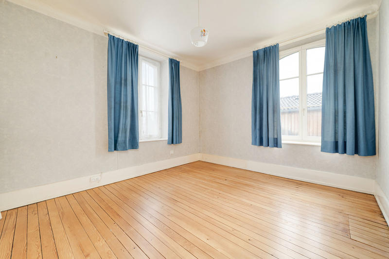 Maison - 303 m² - 11 pièces