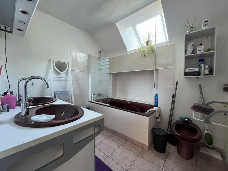 Maison - 201 m² - 8 pièces