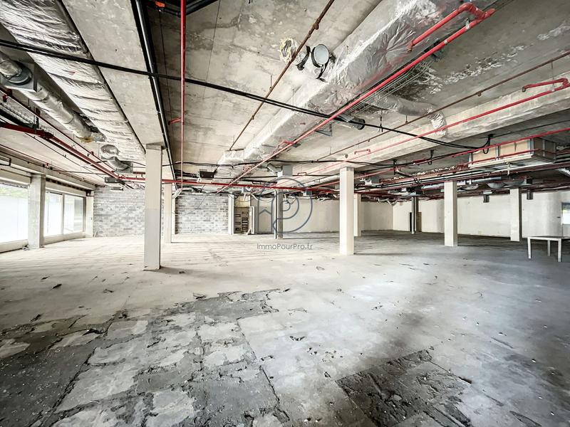 Local commercial - 1 842 m²