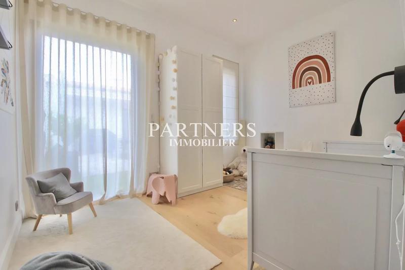 Maison - 285 m² - 8 pièces