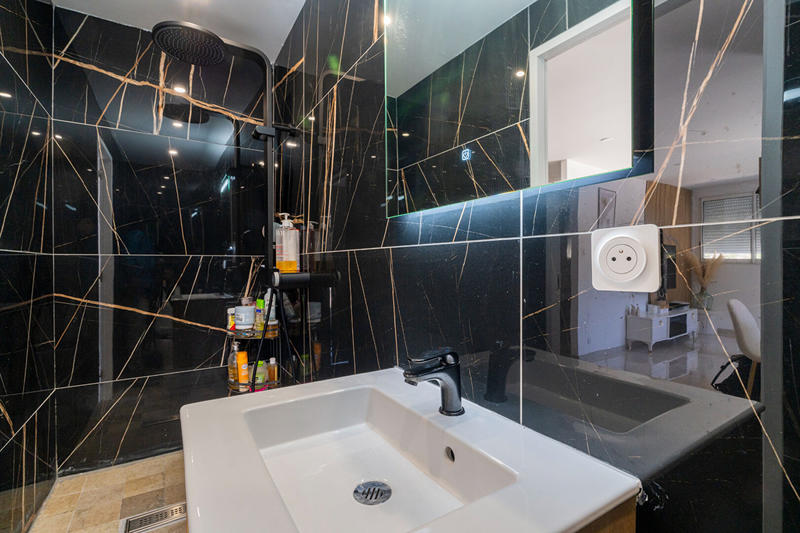 Maison - 210 m² - 7 pièces