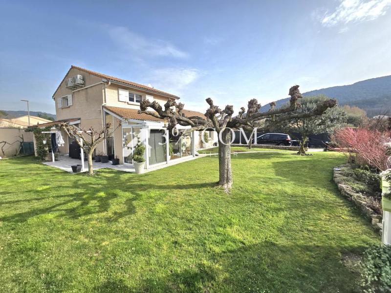 Villa - 150 m² - 8 pièces