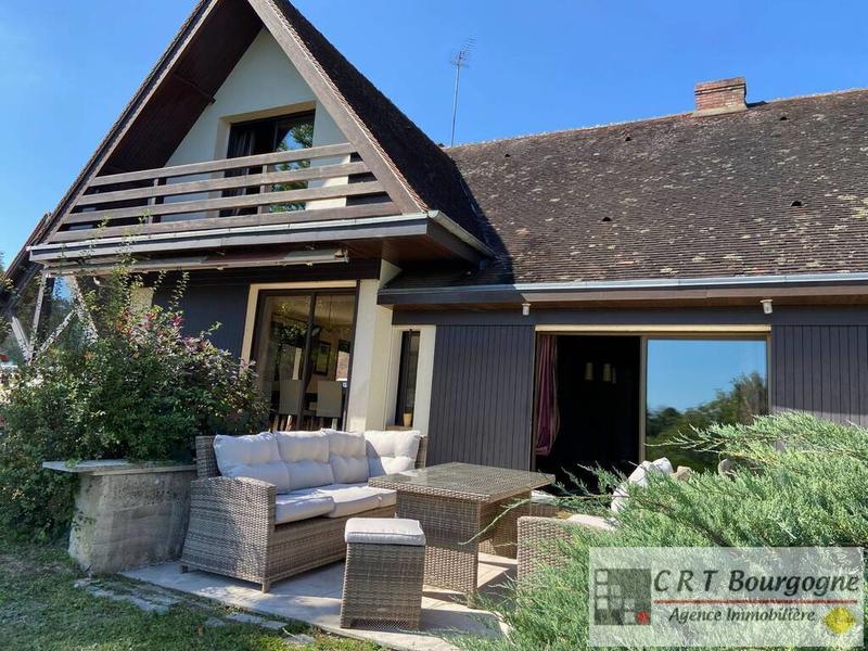 Maison - 374 m² - 9 pièces