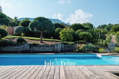 Villa - 233 m² - 8 pièces