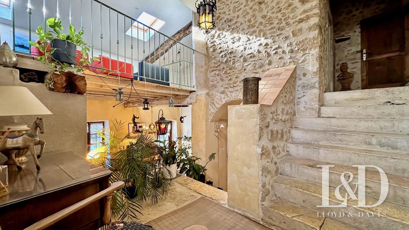 Bastide - 1 400 m² - 38 pièces