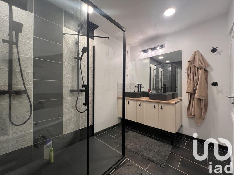 Maison - 210 m² - 10 pièces