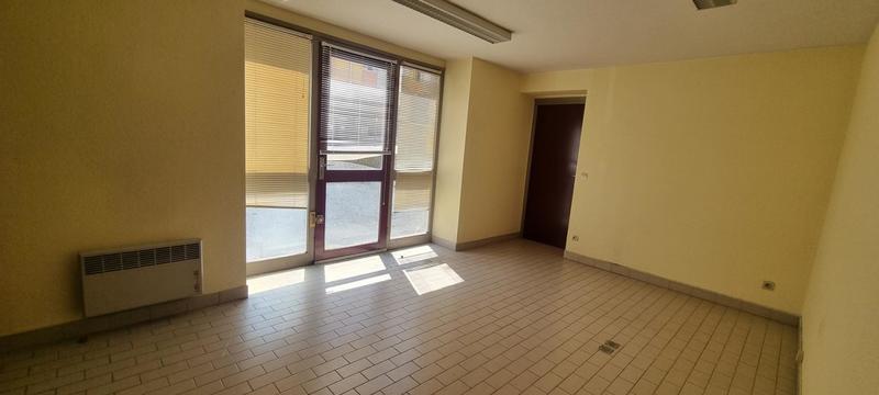 Local commercial - 221 m² - 3 pièces