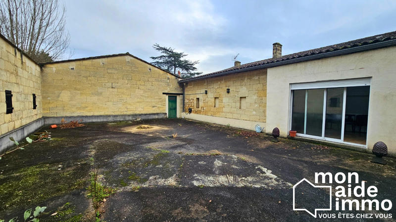 Maison - 233 m² - 8 pièces