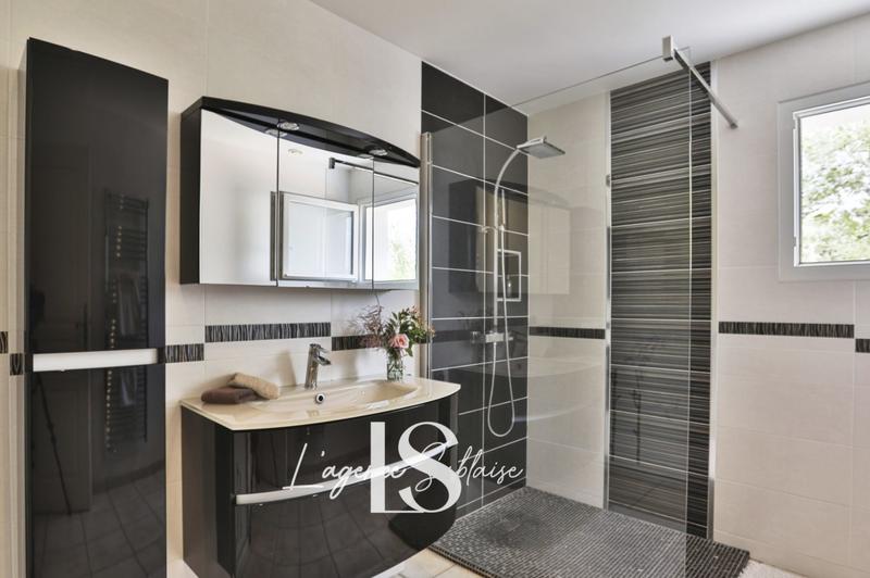 Maison traditionnelle - 145 m² - 6 pièces