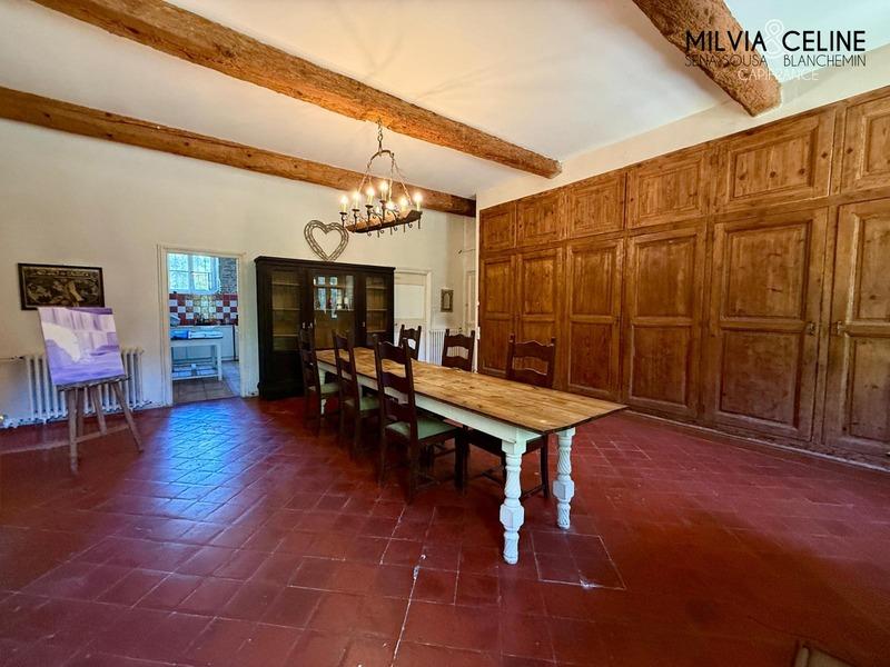 Propriété - 515 m² - 32 pièces