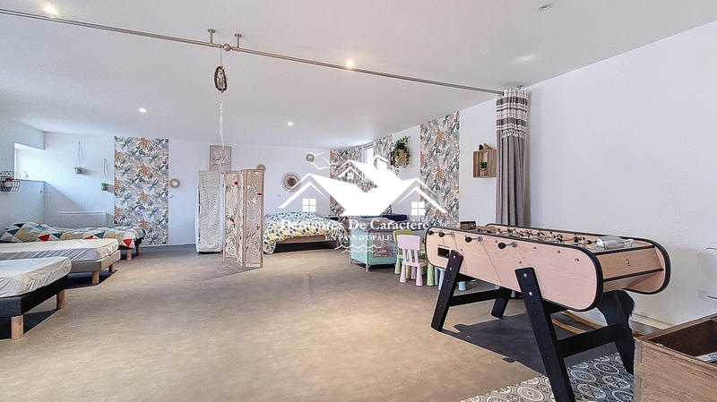 Maison - 360 m² - 12 pièces