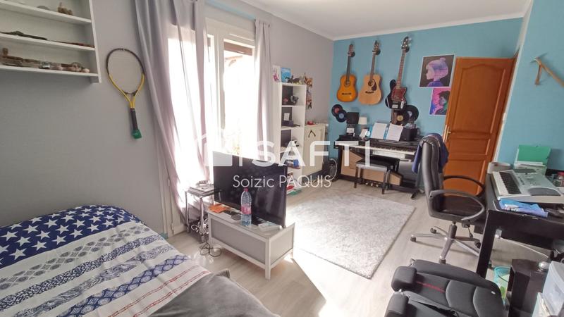 Maison - 240 m² - 8 pièces