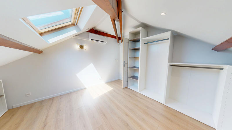 Appartement - 90 m² - 4 pièces