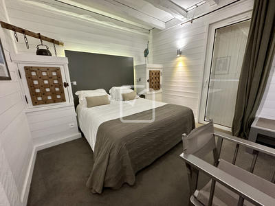 Propriété - 1 500 m² - 49 pièces