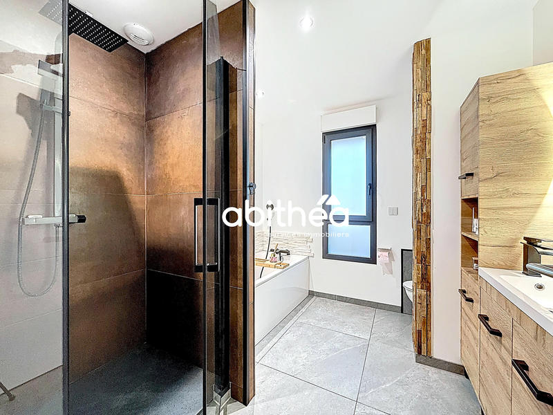 Maison - 176 m² - 8 pièces