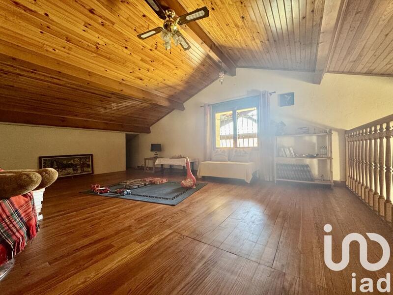 Maison - 230 m² - 6 pièces