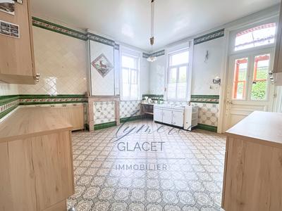 Maison - 234 m² - 7 pièces