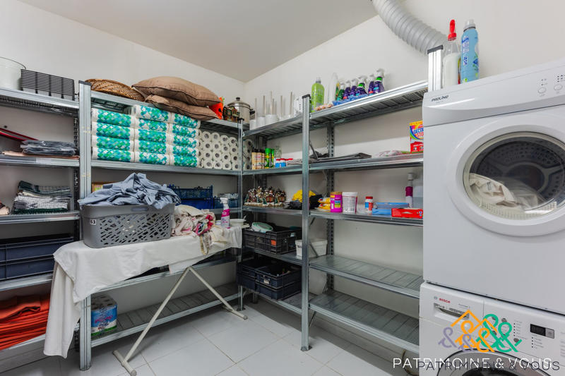 Local commercial - 1 175 m² - 28 pièces