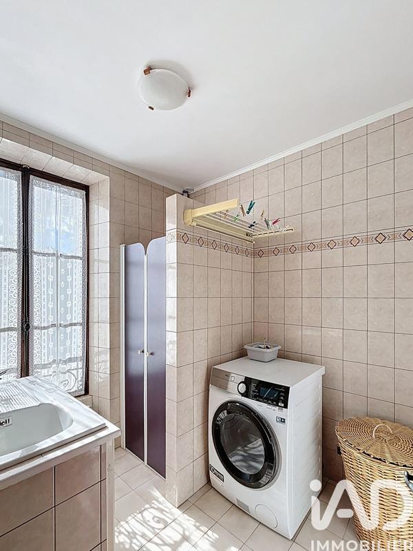 Maison - 235 m² - 10 pièces