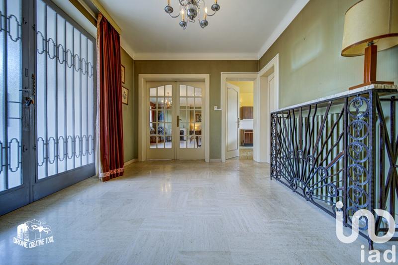 Maison - 200 m² - 8 pièces