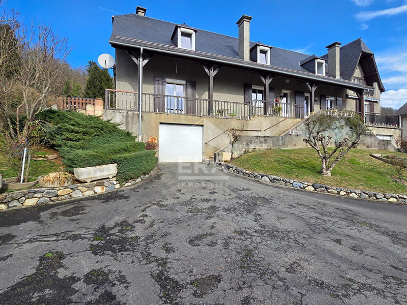 Maison - 301 m² - 12 pièces