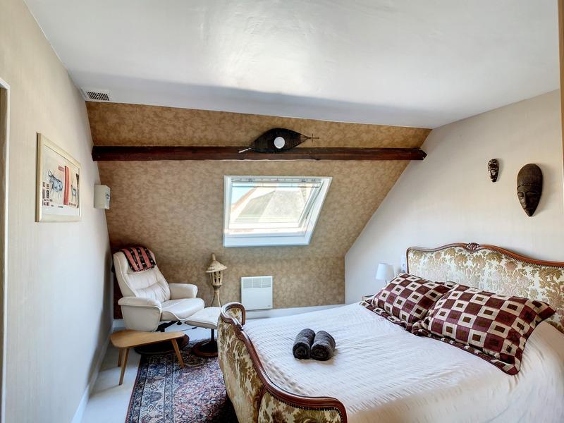 Maison - 216 m² - 9 pièces