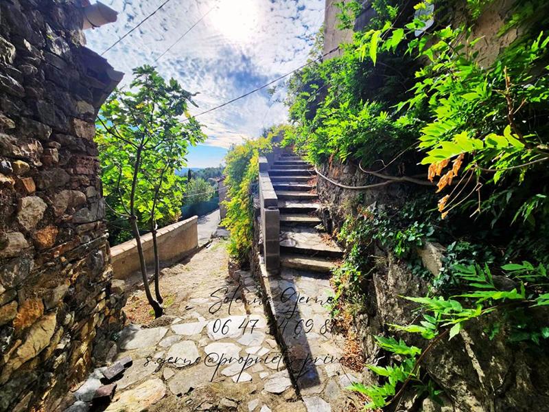 Maison - 100 m² - 100 pièces