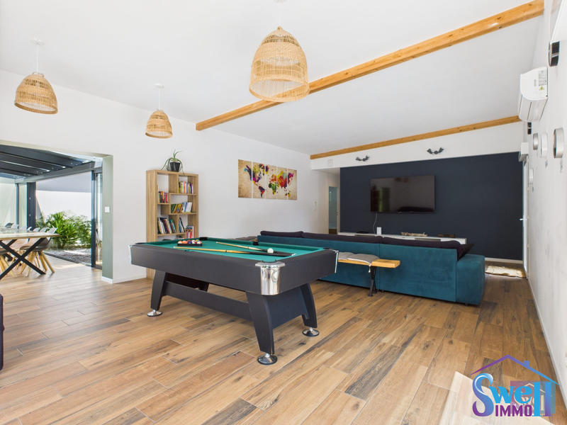 Maison - 225 m² - 8 pièces