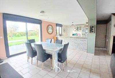 Maison - 99 m² - 5 pièces